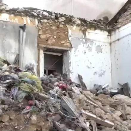 Κατέρρευσε και δεύτερο ετοιμόρροπο κτίριο στον Πειραιά - Βίντεο από το σημείο