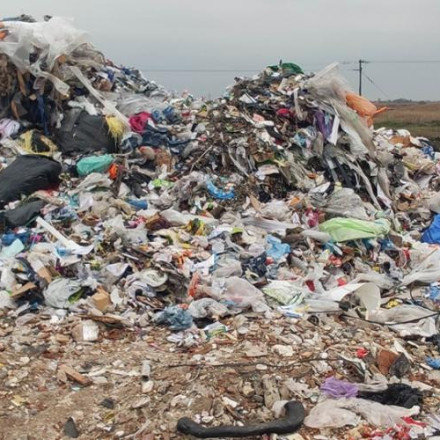 Θεσσαλονίκη: Πετούσαν μπάζα και απόβλητα σε οικόπεδο – 6 συλλήψεις (ΦΩΤΟ)