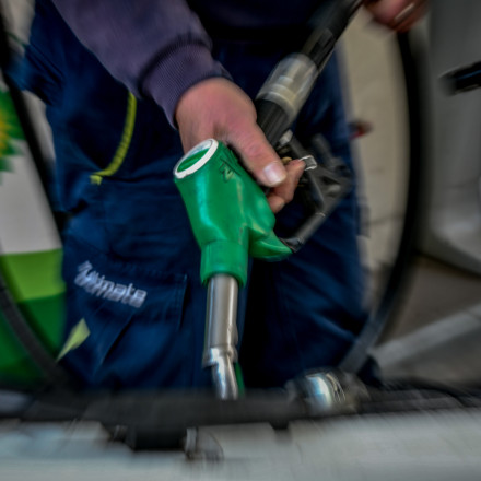 Μεγάλη επιχείρηση του ελληνικού FBI με 10 συλλήψεις σε πρατήρια σε όλη την Ελλάδα για κλοπή καυσίμων