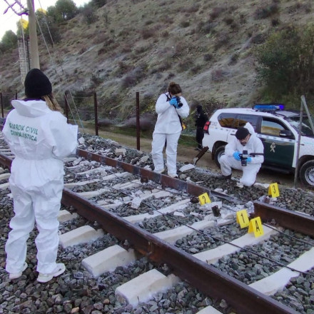 Reuters: Εντοπίστηκε σπασμένος σύνδεσμος σε ράγες στο σημείο του δυστυχήματος στην Ισπανία