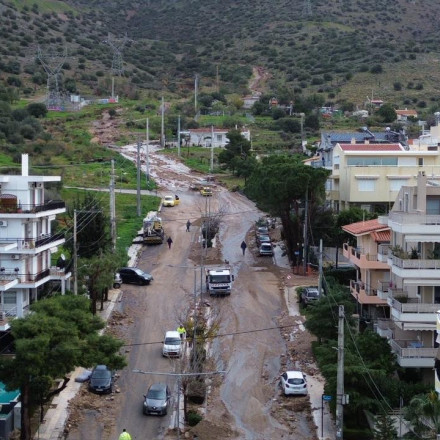 Στα άκρα η κόντρα του Δήμου Γλυφάδας με τον ΔΕΔΔΗΕ για το μπάζωμα ρεματιάς:Οδηγούνται στα δικαστήρια