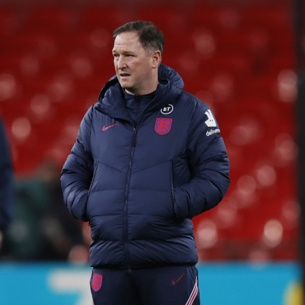 Ο άνθρωπος πίσω από τις μεγάλες επιτυχίες - Η ξεχωριστή ιστορία του Στίβ Χόλαντ