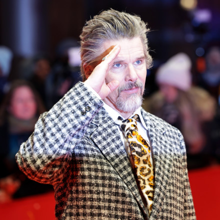 Ίθαν Χοκ: Το τιμητικό βραβείο, η μεταμορφωτική ερμηνεία και η ευρεία αποδοχή από τους κριτικούς