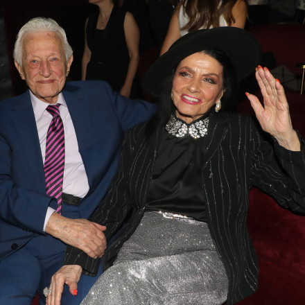 Ζωζώ Σαπουντζάκη: Συντετριμμένη μετά τον θάνατο του επί 27 χρόνια συντρόφου της «Ήταν μεγάλος έρωτας»