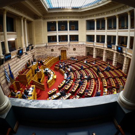 Σιωπή για την κοινοβουλευτική «ανωμαλία» με τις έδρες των Σπαρτιατών