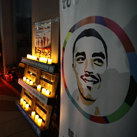 Άλκης Καμπανός: 4 χρόνια μετά ζητά ακόμη δικαιοσύνη - Οι γονείς του τιμούν τους 7 νεκρούς του ΠΑΟΚ