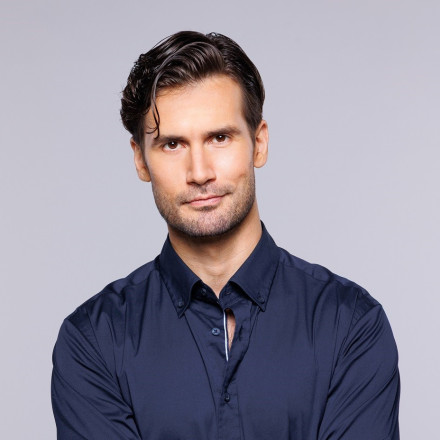 Αναστάσης Ροϊλός: «Δεν σκέφτομαι ακόμα να γίνω μπαμπάς, δίνω την αγάπη μου στα παιδιά των άλλων»