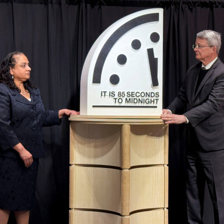 Το Ρολόι της Αποκάλυψης «μίλησε»: Πόσο κοντά στην ολική καταστροφή μετακινήθηκε