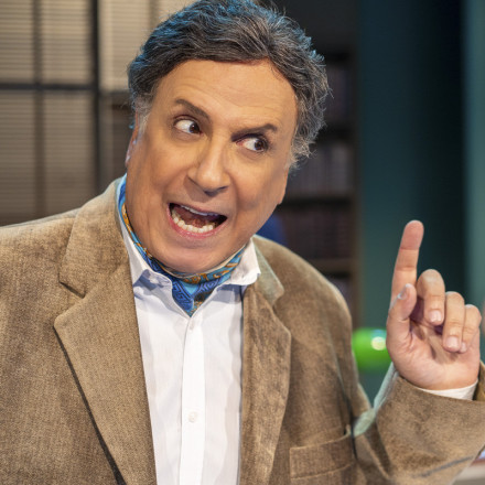 Χάρης Ρώμας: Η επιστροφή στο θέατρο με μια παράσταση για όλους όσοι κάποτε ένιωσαν αόρατοι