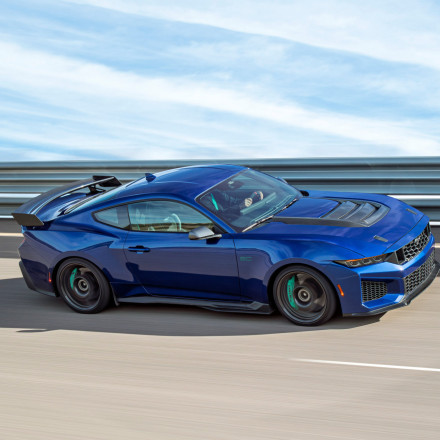 Mustang Dark Horse SC: Γεννημένη στην πίστα, αγωνιστική καρδιά και καθαρό πάθος