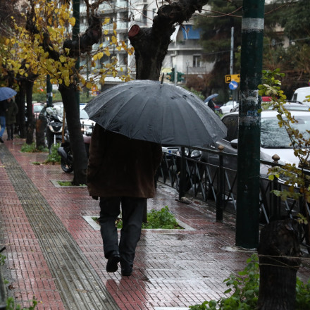 Προ των πυλών η κακοκαιρία Kristin: Σε πορτοκαλί συναγερμό 5 περιοχές - Πότε θα επηρεαστεί η Αττική