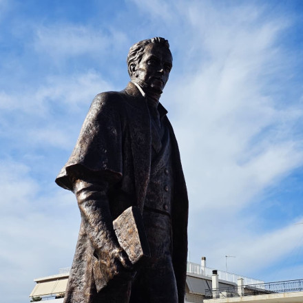 Ο Καποδίστριας επιστρέφει: Αποκαλυπτήρια του πρώτου ανδριάντα στην Αττική από το Ελληνικό