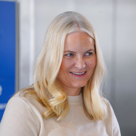 Νορβηγός πρωθυπουργός: Η πριγκίπισσα Μέτε Μάριτ να δώσει εξηγήσεις για τη φιλία με τον Έπσταϊν