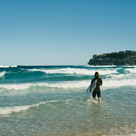 Αυστραλία: Έφηβος κολύμπησε για ώρες στη φουρτουνιασμένη θάλασσα για να σώσει την οικογένειά του