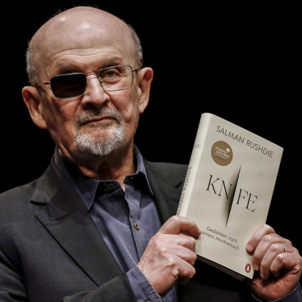 Σαλμάν Ρουσντί: Οι πάντες διατρέχουν κίνδυνο σήμερα στις ΗΠΑ