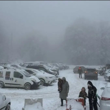 Σέρρες: Απεγκλωβίστηκαν οδηγοί και επιβάτες από χιονισμένο δρόμο – Έγιναν κλήσεις στο 112