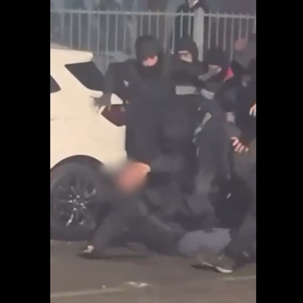 Άγρια επεισόδια στο Τορίνο - Αστυνομικός χτυπήθηκε από διαδηλωτές με σφυρί