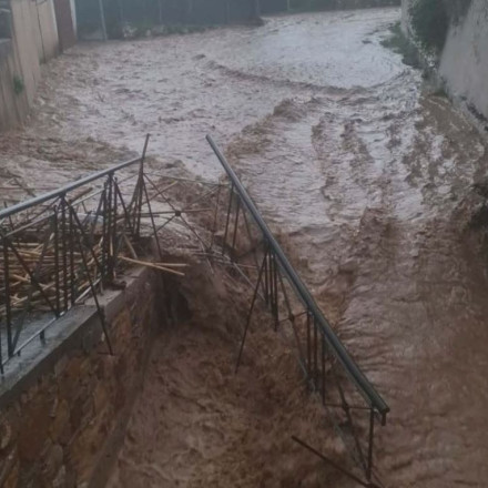 Σοβαρές πλημμύρες από νεροποντή στη Χίο - Χείμαρροι μέσα από χωριά