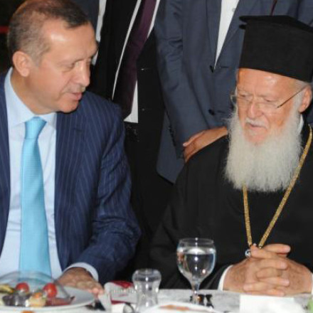 Η σημειολογία της παρουσίας του Οικουμενικού Πατριάρχη Βαρθολομαίου στο δείπνο Μητσοτάκη - Ερντογάν
