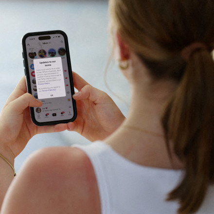 Γιατί όλο και περισσότερες χώρες «μπλοκάρουν» τα social media στα παιδιά – Τι έρχεται στην Ελλάδα