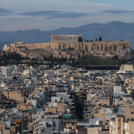 Reuters: Η «μάστιγα» της εκτίναξης των ενοικίων απειλεί την οικονομική ανάπτυξη στην Ελλάδα