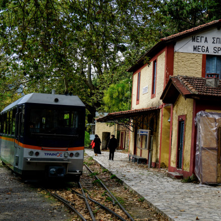 Ακινητοποιήθηκαν 2 τρένα του οδοντωτού - Καλά στην υγεία τους οι επιβάτες, επέστρεψαν στο Διακοπτό