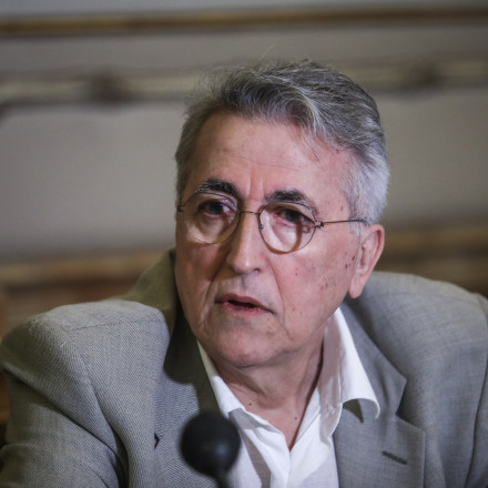 O Παναγόπουλος μέσα από τη ΓΣΕΕ με συνέντευξη τύπου απαντά στις κατηγορίες