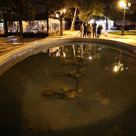 Καλλιθέα: Βίντεο με τον αγώνα σωτηρίας των αστυνομικών για το 2χρονο που έπεσε στο σιντριβάνι