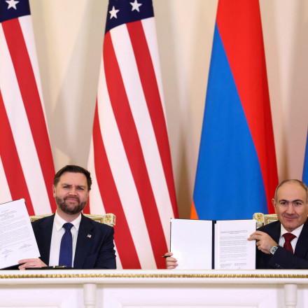 Πυρηνική συμφωνία υπέγραψαν ΗΠΑ και Αρμενία - Οι στόχοι του Βανς στον Νότιο Καύκασο