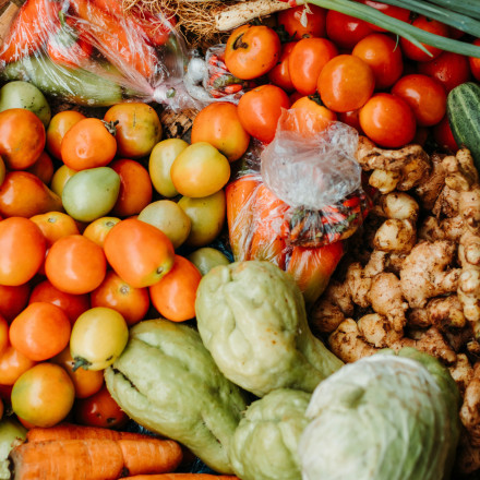 Οκτώ τροφές-σύμμαχοι κατά της φλεγμονής που αξίζει να βάλεις στο καθημερινό σου μενού