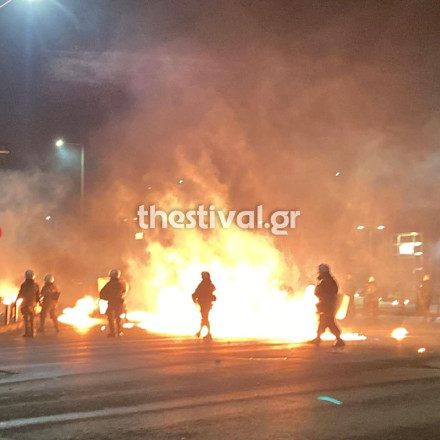 Νύχτα κόλαση στο ΑΠΘ: Μολότοφ, συγκρούσεις και πάνω από 210 προσαγωγές