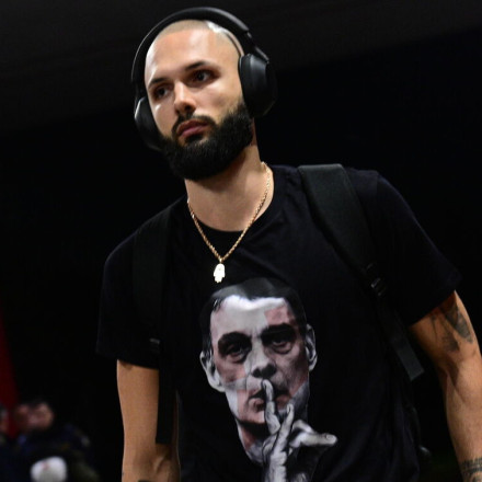 Ολυμπιακός: Ο Φουρνιέ εμφανίστηκε με επικό μπλουζάκι που απεικονίζει τον Μπαρτζώκα (pic)