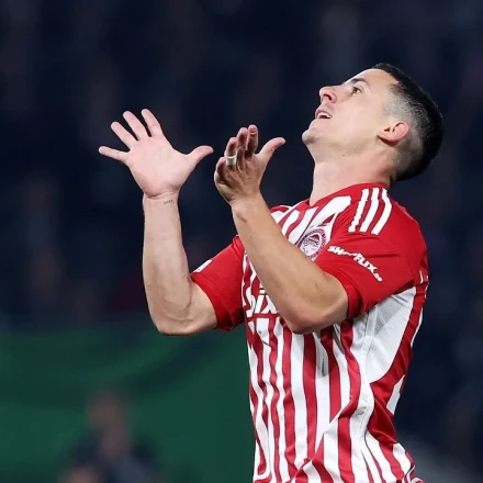 Το... τρίτο ημίχρονο συνεχίζεται: Η ΑΕΚ καταγγέλει τον Ποντένσε για ρίψη ομπρέλας