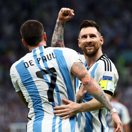 «Του είπα ότι τον αγαπώ και μου απάντησε ότι αυτός αγαπά τον Μέσι» δήλωσε η σύντροφος του Ντε Πολ