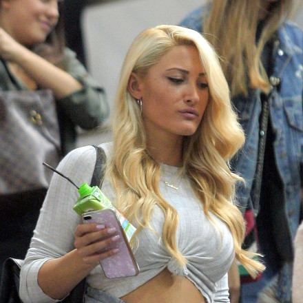 Ενδυματολογικό μπλόκο στην Ιωάννα Τούνη: Της έκαναν παρατήρηση για το φόρεμα στη Σαουδική Αραβία