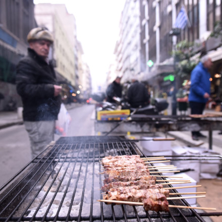 Προειδοποίηση Τσατραφύλλια: Τσικνοπέμπτη με βροχές και καταιγίδες – Πού θα χτυπήσουν τα φαινόμενα
