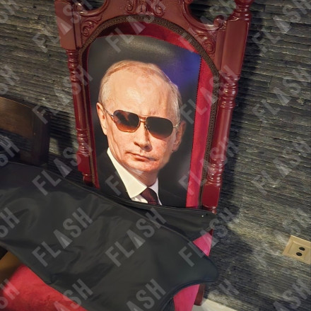 Μαφία των τσιγάρων: Δείτε την καρέκλα του αρχηγού με το παρατσούκλι «Πούτιν» με τον Ρώσο πρόεδρο