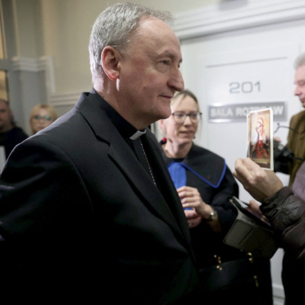 Πολωνία: Επίσκοπος δικάζεται για συγκάλυψη παιδεραστίας ιερέων