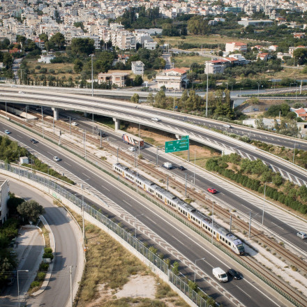 Αττική Οδός: Παράταση στο κλείσιμο εισόδων προς αεροδρόμιο – Οι εναλλακτικές διαδρομές για τους οδηγούς