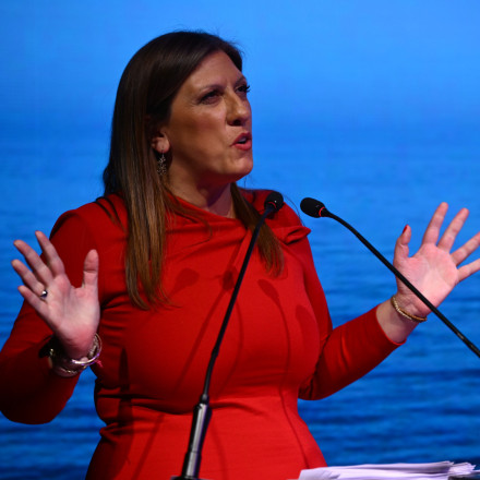 Η... καπετάνισσα Ζωή, οι μούτσοι και τα ακυβέρνητα καράβια