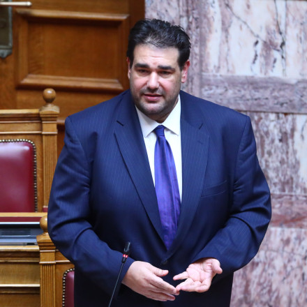 Στη Βουλή το νομοσχέδιο για την επιστολική ψήφο και την εκλογική περιφέρεια Απόδημου Ελληνισμού