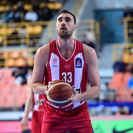 Άσχημη είδηση για τον Ολυμπιακό: Νοκ-άουτ για 1,5 μήνα ο Μιλουτίνοφ με κάταγμα στον αντίχειρα