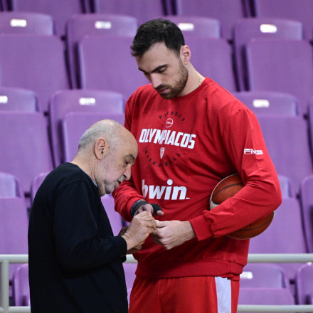 Ολυμπιακός: Αποστολή με Τζόουνς και Μιλουτίνοφ - Εκτός Νιλικίνα και Πίτερς