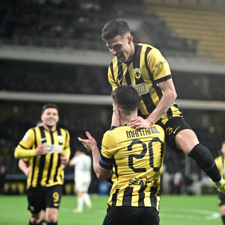 ΑΕΚ - Λεβαδειακός 4-0: Η Ένωση φιλοδώρησε με... τεσσάρα τους Βοιωτούς και σκαρφάλωσε στην κορυφή