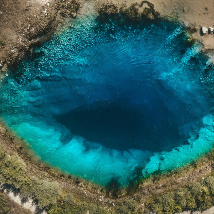 Οι επιστήμονες βρήκαν μια «μπλε τρύπα» τόσο βαθιά που δεν έχουν ιδέα τι υπάρχει από κάτω