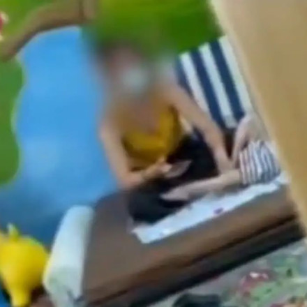 Ξέσπασμα μητέρας με παιδί ΑμεΑ για φυσικοθεραπεύτρια: «Όποτε την νευρίαζε, το χτύπαγε», βίντεο-σοκ