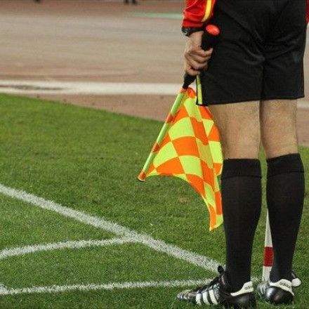 Αδιανόητο περιστατικό: Ποδοσφαιριστής επιτέθηκε σε γυναίκα διαιτητή (vid)