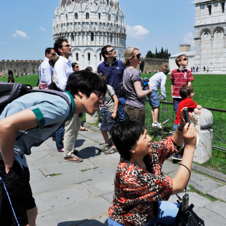 Πώς οι χώρες αντιμετωπίζουν τον υπερτουρισμό - Τα μέτρα, η τεχνολογία και οι περιορισμοί