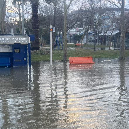 Κατερίνη: Η θάλασσα «βγήκε» στην πόλη - Ζητούν να κηρυχθεί κατάσταση εκτάκτου ανάγκης