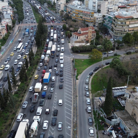 Κίνηση: Μποτιλιάρισμα στον Κηφισό - 30λεπτες καθυστερήσεις στην Αττική Οδό